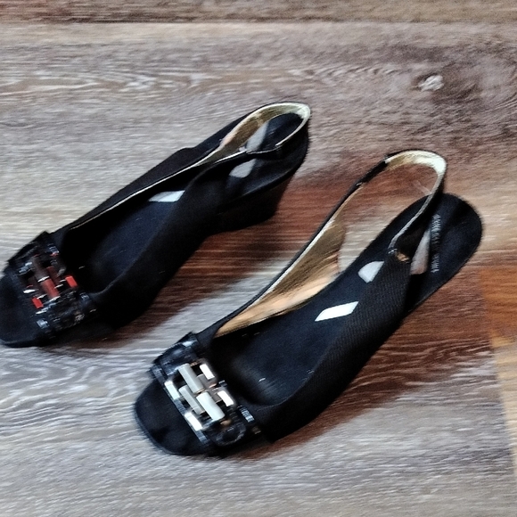 Anne Klein Black Heels with Glossy Finish - Picture 8 of 8
